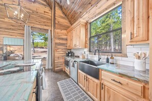 ثلاجة، ميكروويف، فرن، موقد طهي مسطح