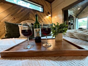 1 dormitorio, tabla de planchar con plancha, wifi y ropa de cama