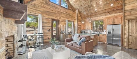 تلفزيون، مدفأة، مكتب