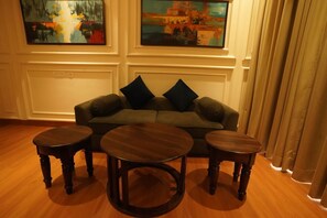 Chambre Familiale | Bureau, fer et planche à repasser, Wi-Fi gratuit