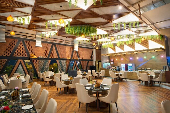 Restaurant - GREEN MOUNTAIN RESORT - Guna (Guna)