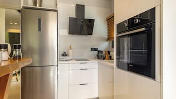 Villa, 2 chambres, piscine privée, vue jardin | Cuisine privée | Machine à expresso, cafetière/bouilloire, bouilloire électrique