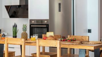 Vila luxo, 3 quartos, piscina particular, vista para o mar | Sala de jantar