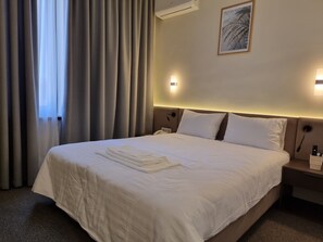 Deluxe Double Room, Pool View