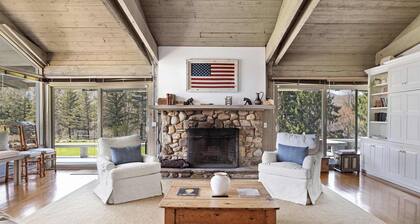 Luxury 5-BR Mountain Estate 10-min to Manchester