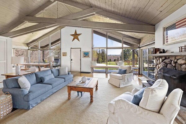 TV, fireplace, offices