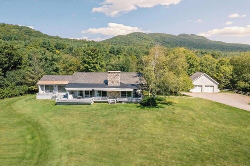Luxury 5-BR Mountain Estate 10-min to Manchester
