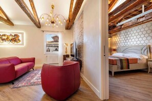 2 slaapkamers, een bureau, een strijkplank/strijkijzer, gratis wifi