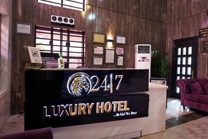 House | Lobby - Luxury Hotel Deluxe Room - Sleeps 2 - Gym - Pool (Lekki)