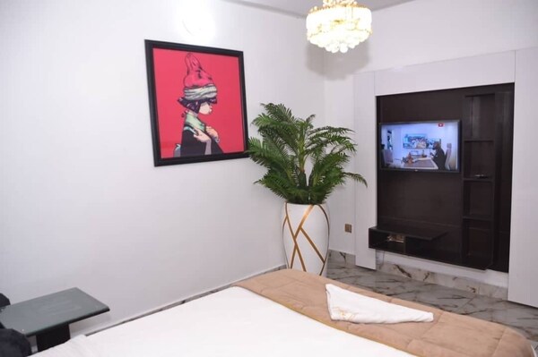 Standard Luxury Room - Sleeps2 - Pool - Petallowed - Lagos, Nigeria
