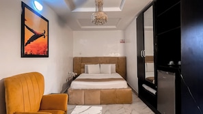 1 bedroom, iron/ironing board, free WiFi, bed sheets - Standard Luxury Room - Sleeps2 - Pool - Petallowed (Lekki)