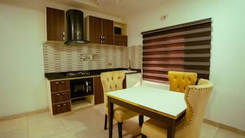 House | Private kitchen | Fridge, microwave, oven, stovetop