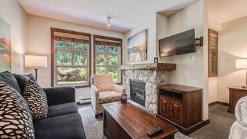 Älytelevisio, takka, DVD-soitin