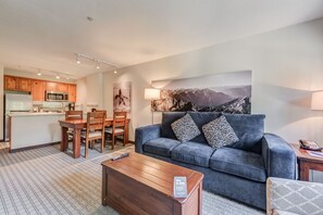 Téléviseur connecté, foyer, lecteur de DVD