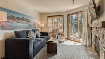 Smart TV, fireplace, DVD player