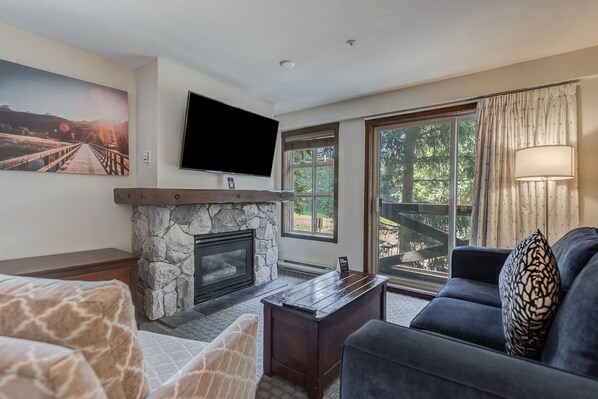 Älytelevisio, takka, DVD-soitin