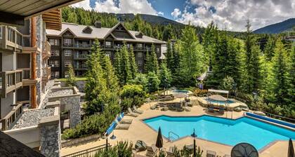 Lodge-Style Comfort | Open Concept Studio Suite