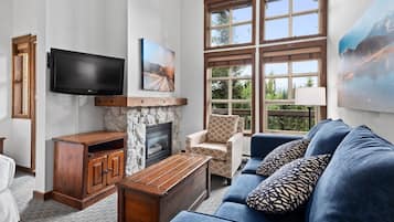 Smart TV, fireplace, DVD player