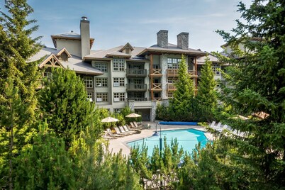 Lodge-Style Comfort | Open Concept Studio Suite