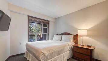 1 bedroom, in-room safe, iron/ironing board, free WiFi