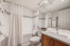 Hårføner, håndklær, såpe og sjampo