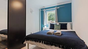 House | 4 bedrooms, iron/ironing board, free WiFi, bed sheets