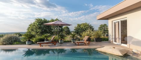 حمّام سباحة خارجي