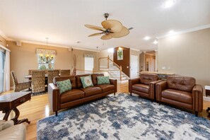 TV - January Special: Golf cart included when arriving between Jan 5th-31st 2026 (Holmes Beach)