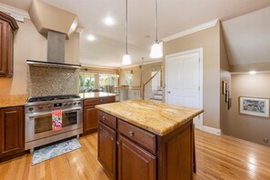 Interior - January Special: Golf cart included when arriving between Jan 5th-31st 2026 (Holmes Beach)