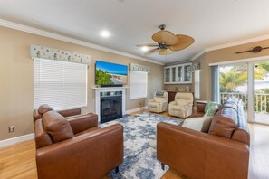 TV - Book now: arrive Jan 5-31 golf cart included (Holmes Beach)