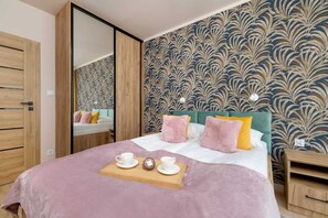 1 bedroom, desk, iron/ironing board, WiFi