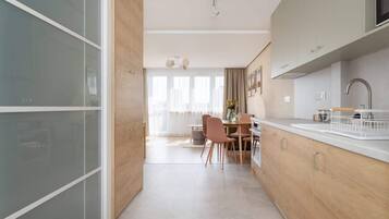 Fridge, microwave, oven, stovetop