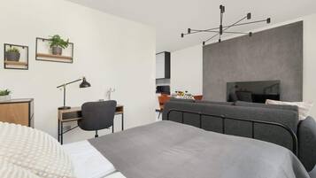 Desk, iron/ironing board, WiFi, bed sheets