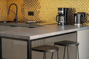 Fridge, microwave, stovetop, dishwasher