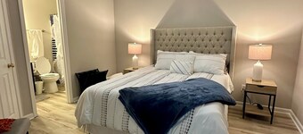 Very short walk to Downtown!  Completely renovated.  Sleeps six.