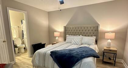 Very short walk to Downtown! Completely renovated. Sleeps six.