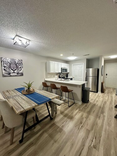 Very short walk to Downtown! Completely renovated. Sleeps six.