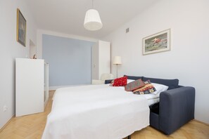 Apartment, 2 Schlafzimmer, Küche | 2 Schlafzimmer, Schreibtisch, laptopgeeigneter Arbeitsplatz