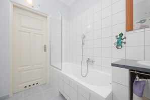 Apartment, 2 Bedrooms, Kitchen | Bathroom | Towels - Apartment in the Old Town by Renters (Warsaw)