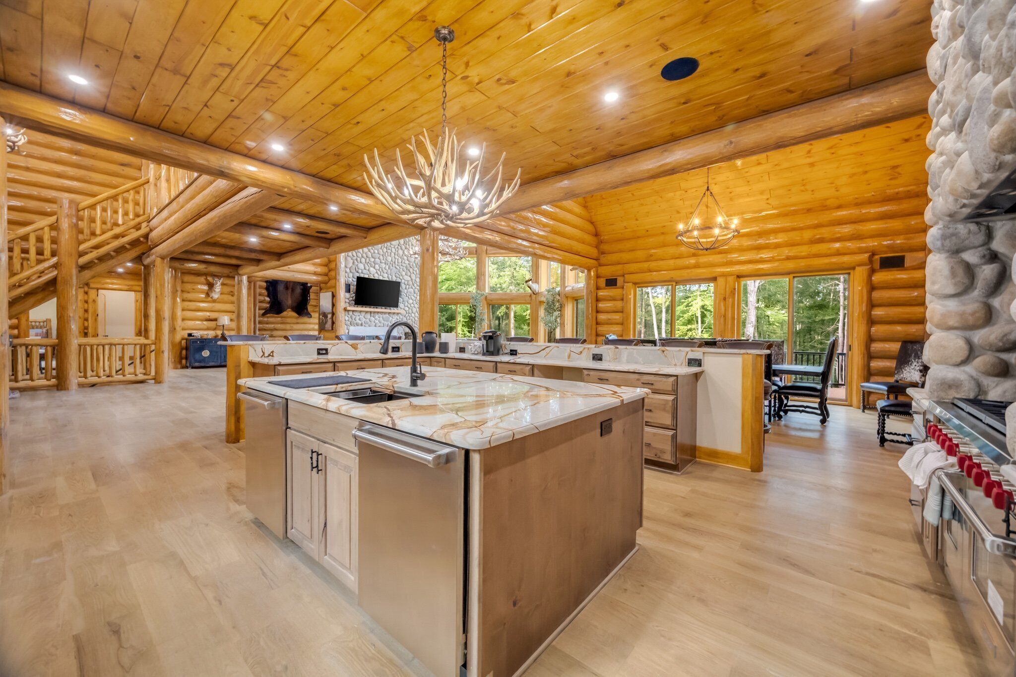 المنشأة من الداخل