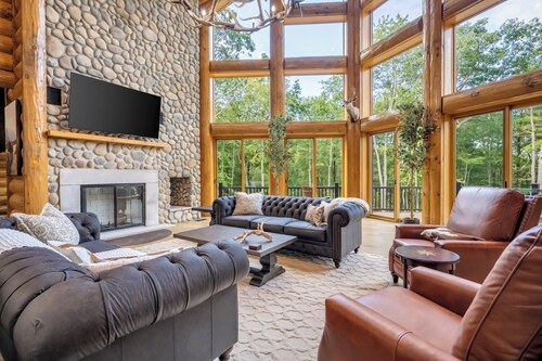 Grand Lodge by PMR | 10BR Private Estate | Indoor Pool | Elevator | Sleeps 28