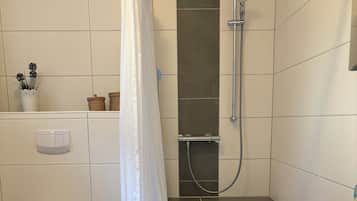 Dusche, Handtücher, Seife, Toilettenpapier