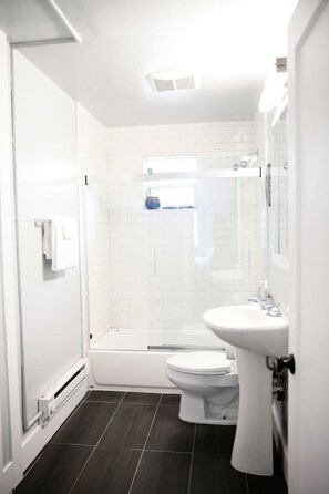 Hair dryer, towels - Stylish Cherry Street Townhome with outdoor deck (Seattle)