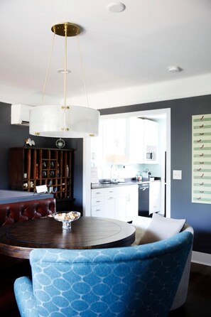 Dining - Stylish Cherry Street Townhome with outdoor deck (Seattle)