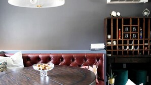 Unclassified image, 2 of 33, button - Stylish Cherry Street Townhome with outdoor deck (Seattle)