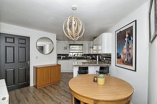 House | Private kitchen | Fridge, microwave, oven, stovetop - Truro Gloweth Retreat - Spacious 4 Bedroom House (Truro)