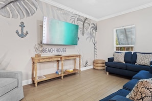 Smart TV, books - Anchor of My Sol! Beautiful 4BR, Closest Home to the Beach! (Destin)