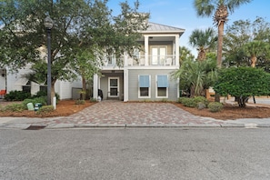 Exterior - Anchor of My Sol! Beautiful 4BR, Closest Home to the Beach! (Destin)