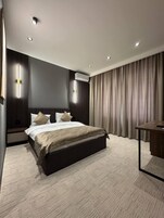 Habitación estándar | Caja fuerte, sistema de insonorización, tabla de planchar con plancha