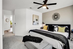 2 chambres, fer et planche à repasser, Wi-Fi, draps fournis